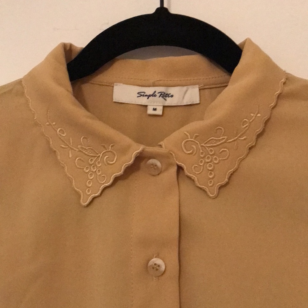 Simple Retro button down top - Picture 2 of 3